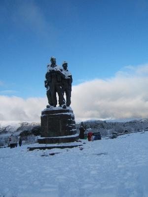 [Thumb - Commando Memorial in the snow.JPG]