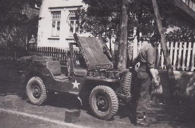 [Thumb - The CO jeep and Deacon Neustadt[2].jpg]