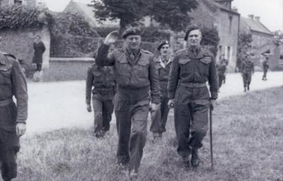 [Thumb - Lt-Col Mills-Roberts  with Brigadier John Durnford-Slater.jpg]