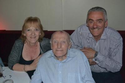[Thumb - Pete 'Digger' Rigg MM with daughter Val and her husband Keith.jpg]