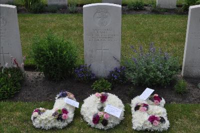 [Thumb - The grave of Fusilier Joseph Ball No.4 Commando.jpg]