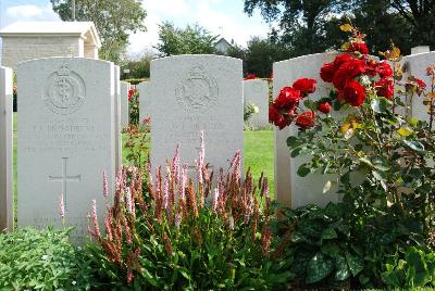 [Thumb - The grave of LCpl Craggs.jpg]