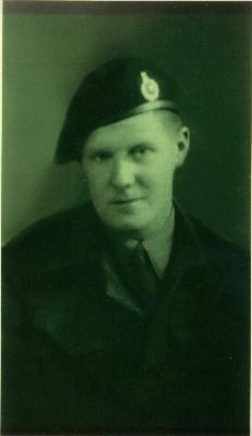 [Thumb - Dad in 45 Commando 1943.JPG]