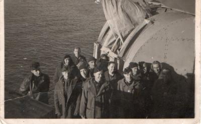 [Thumb - HMS Berwick. Murmansk. Feb 1942.jpg]