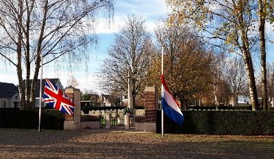 [Thumb - The entrance to Nederweet War Cemetery.jpg]